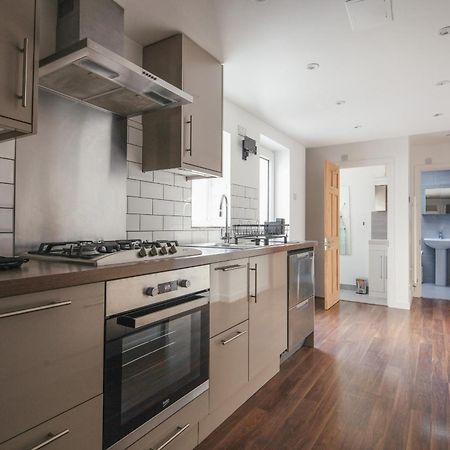 Spacious 3 Bedroom Home With Ps5 And Pool Table Near O2 Arena Canary Wharf And Elizabeth Line To Central London Exteriör bild