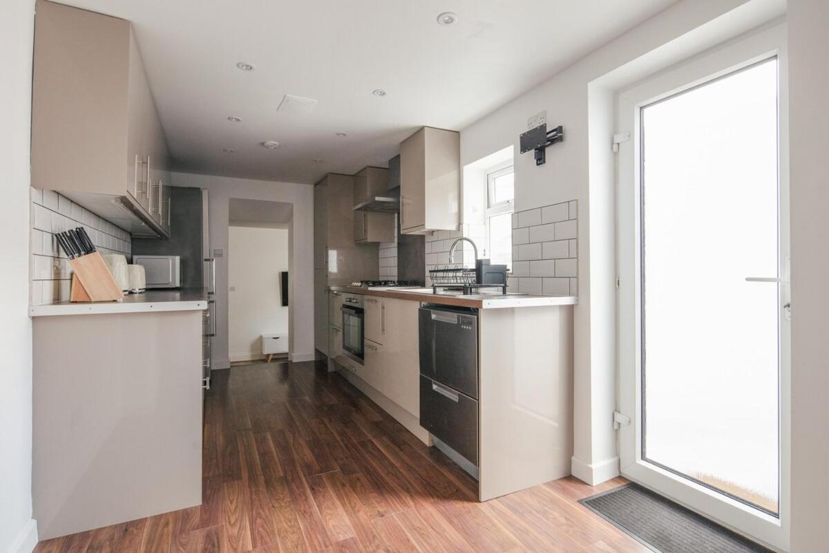 Spacious 3 Bedroom Home With Ps5 And Pool Table Near O2 Arena Canary Wharf And Elizabeth Line To Central London Exteriör bild