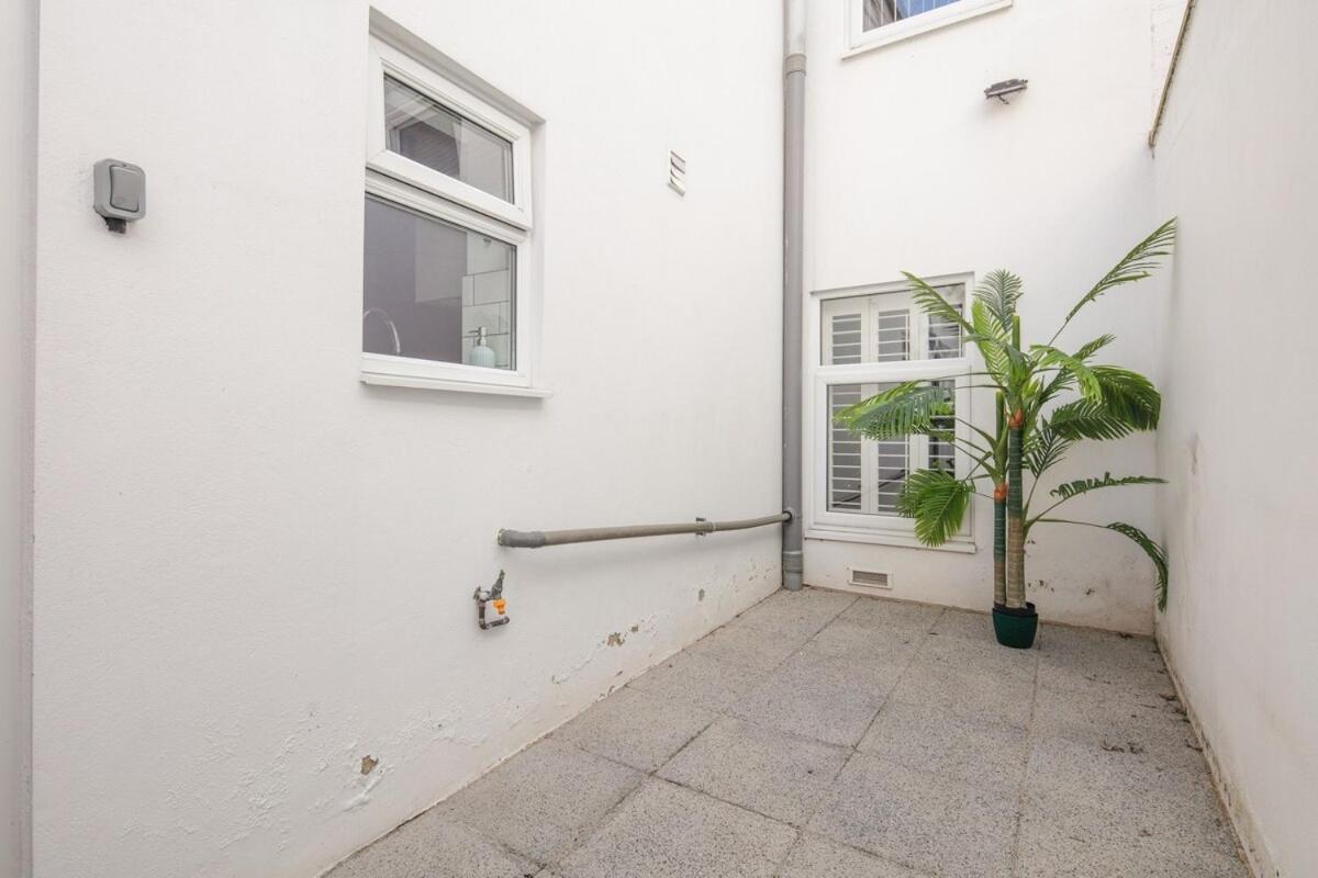 Spacious 3 Bedroom Home With Ps5 And Pool Table Near O2 Arena Canary Wharf And Elizabeth Line To Central London Exteriör bild