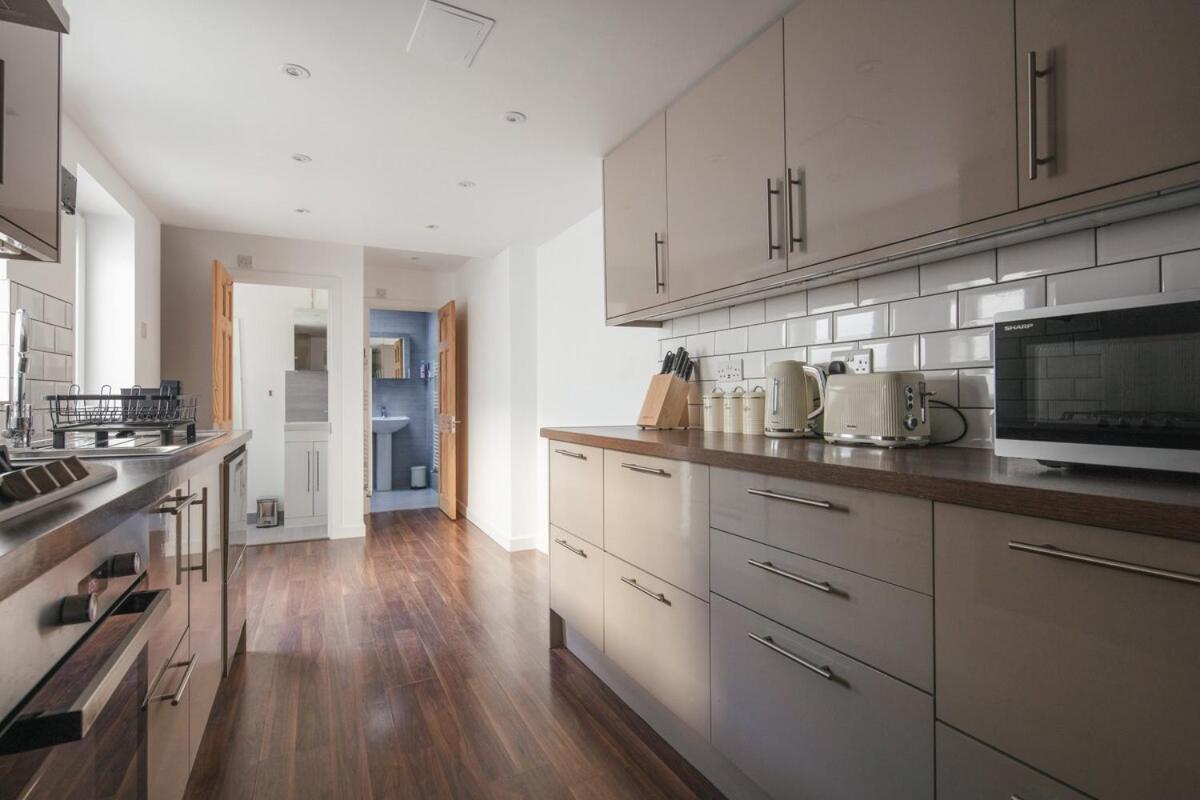 Spacious 3 Bedroom Home With Ps5 And Pool Table Near O2 Arena Canary Wharf And Elizabeth Line To Central London Exteriör bild