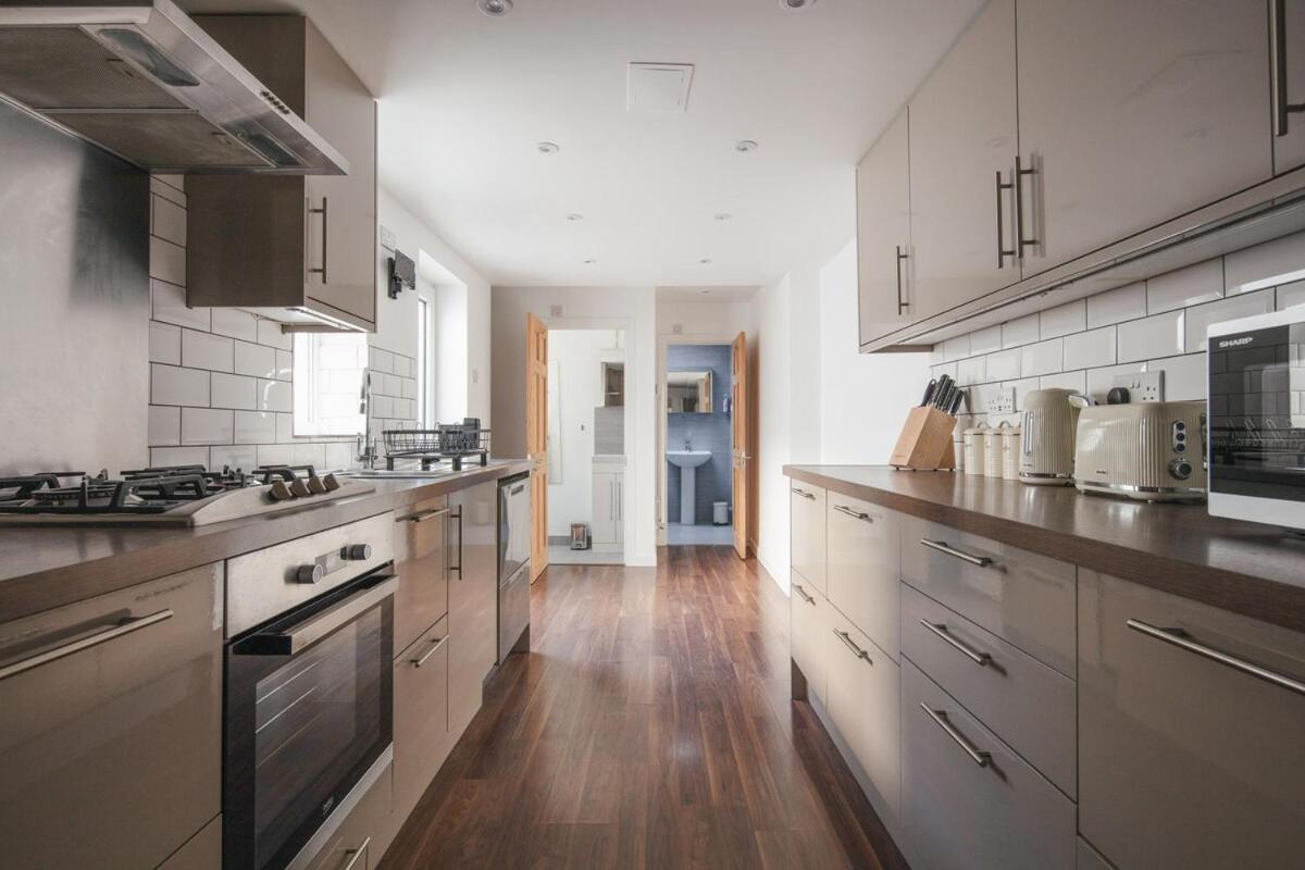 Spacious 3 Bedroom Home With Ps5 And Pool Table Near O2 Arena Canary Wharf And Elizabeth Line To Central London Exteriör bild
