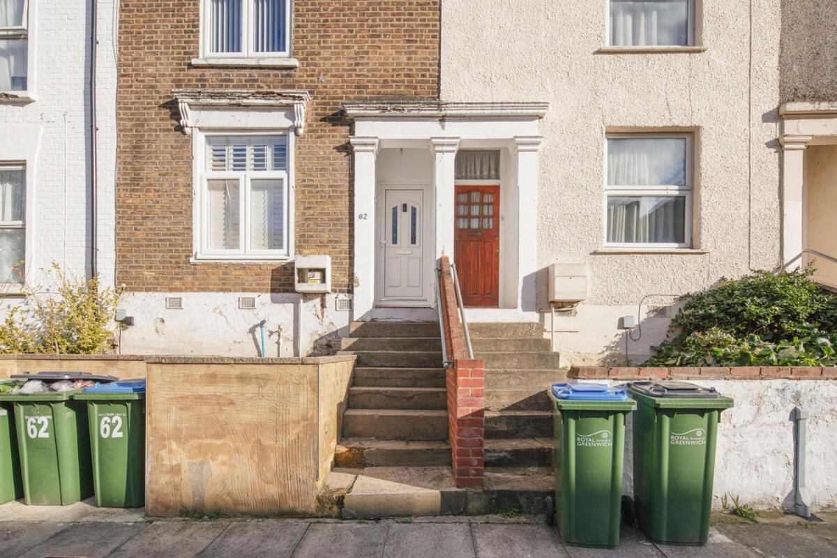 Spacious 3 Bedroom Home With Ps5 And Pool Table Near O2 Arena Canary Wharf And Elizabeth Line To Central London Exteriör bild