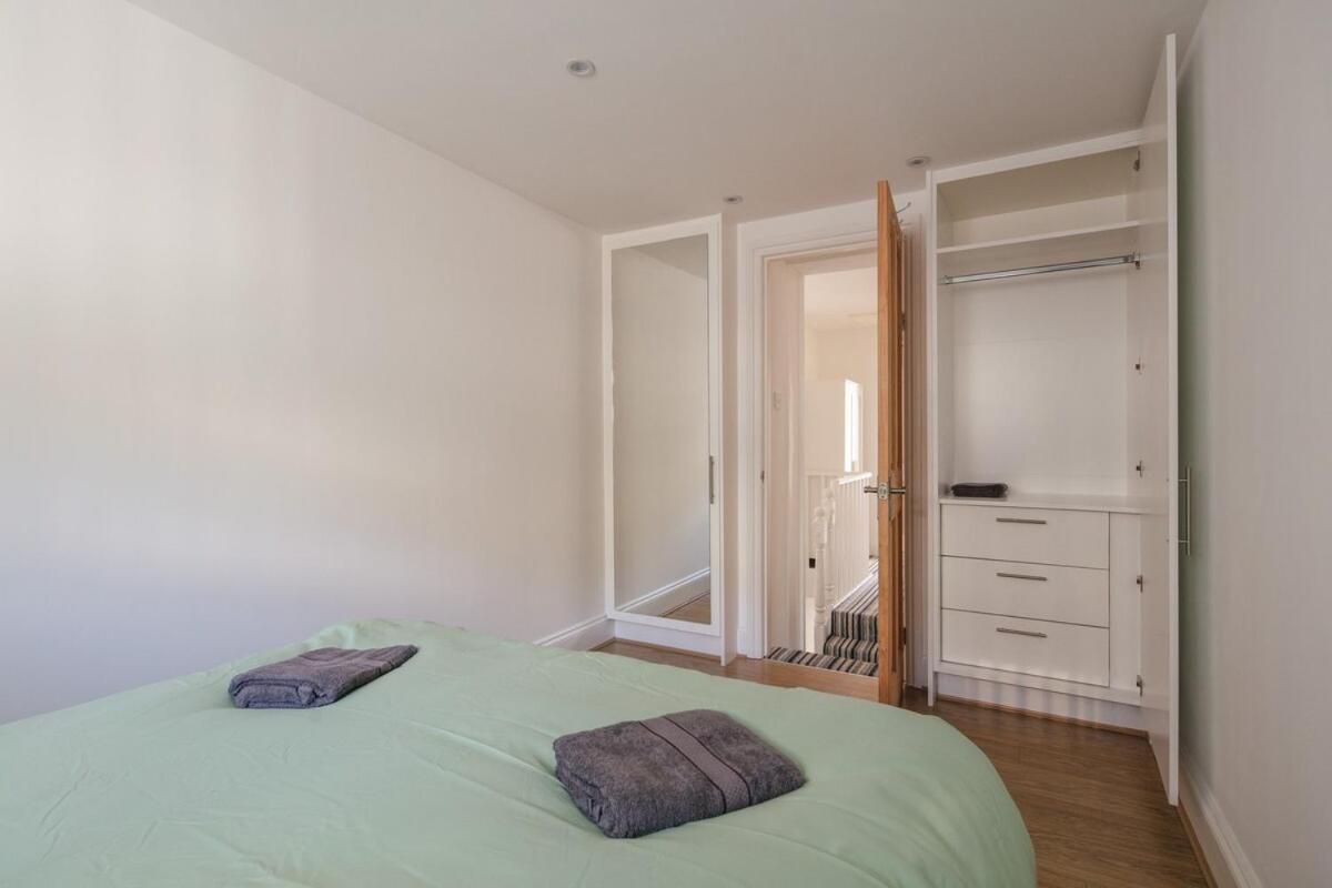 Spacious 3 Bedroom Home With Ps5 And Pool Table Near O2 Arena Canary Wharf And Elizabeth Line To Central London Exteriör bild