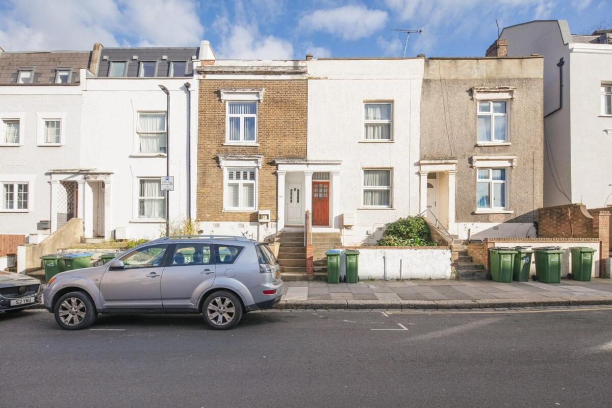 Spacious 3 Bedroom Home With Ps5 And Pool Table Near O2 Arena Canary Wharf And Elizabeth Line To Central London Exteriör bild