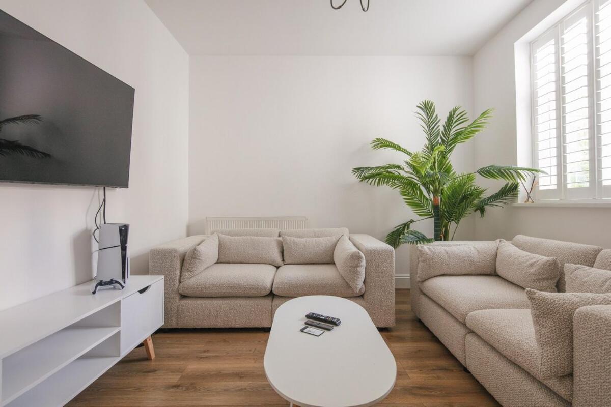 Spacious 3 Bedroom Home With Ps5 And Pool Table Near O2 Arena Canary Wharf And Elizabeth Line To Central London Exteriör bild