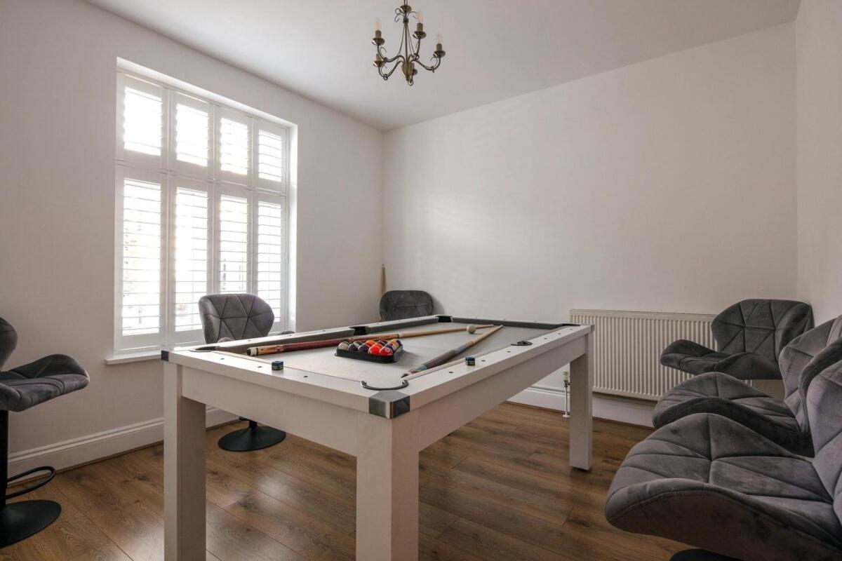Spacious 3 Bedroom Home With Ps5 And Pool Table Near O2 Arena Canary Wharf And Elizabeth Line To Central London Exteriör bild