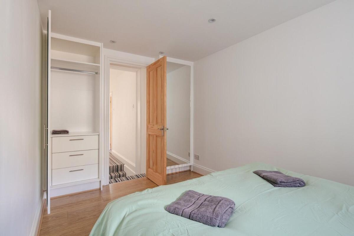 Spacious 3 Bedroom Home With Ps5 And Pool Table Near O2 Arena Canary Wharf And Elizabeth Line To Central London Exteriör bild
