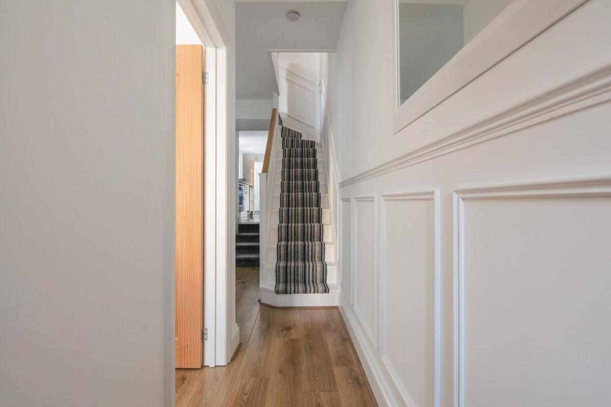 Spacious 3 Bedroom Home With Ps5 And Pool Table Near O2 Arena Canary Wharf And Elizabeth Line To Central London Exteriör bild