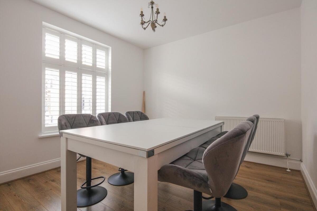 Spacious 3 Bedroom Home With Ps5 And Pool Table Near O2 Arena Canary Wharf And Elizabeth Line To Central London Exteriör bild