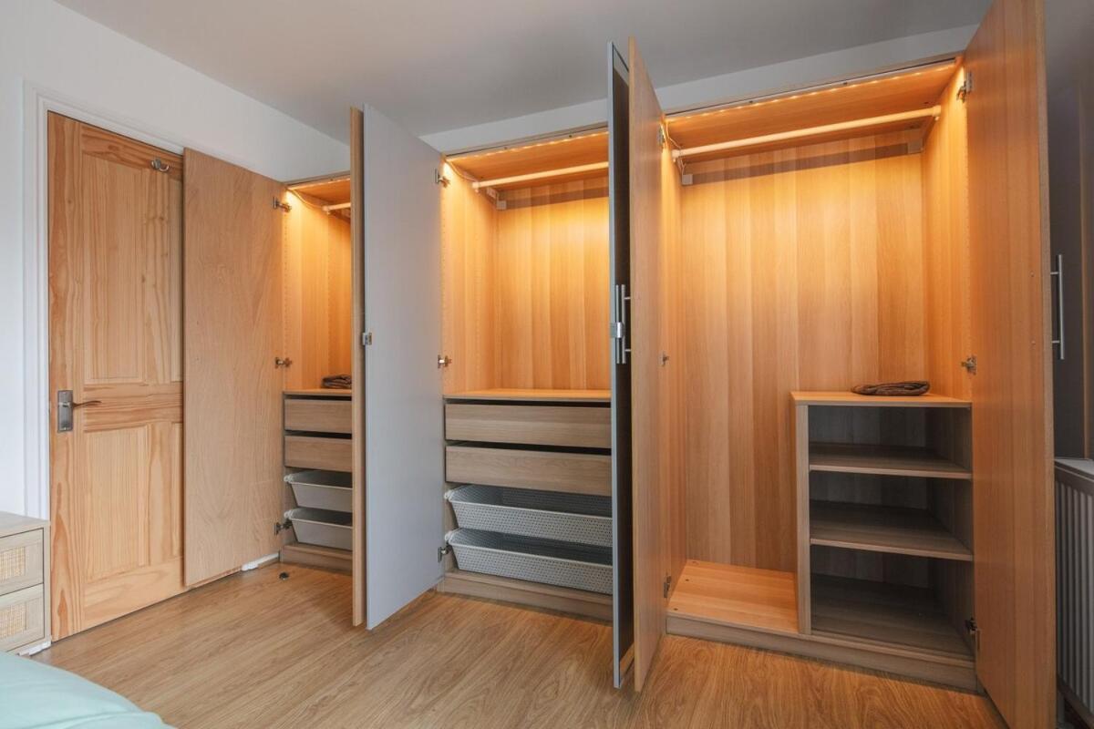 Spacious 3 Bedroom Home With Ps5 And Pool Table Near O2 Arena Canary Wharf And Elizabeth Line To Central London Exteriör bild
