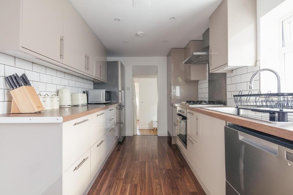 Spacious 3 Bedroom Home With Ps5 And Pool Table Near O2 Arena Canary Wharf And Elizabeth Line To Central London Exteriör bild