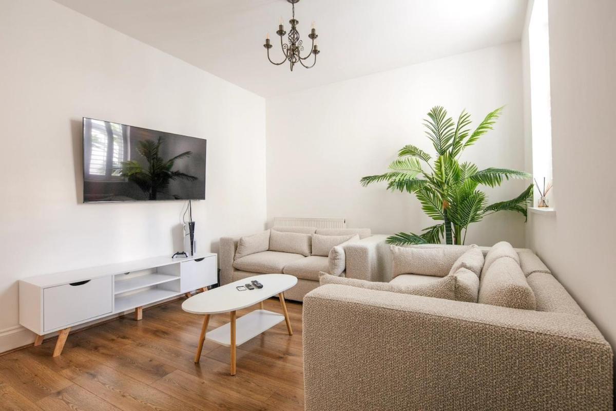 Spacious 3 Bedroom Home With Ps5 And Pool Table Near O2 Arena Canary Wharf And Elizabeth Line To Central London Exteriör bild